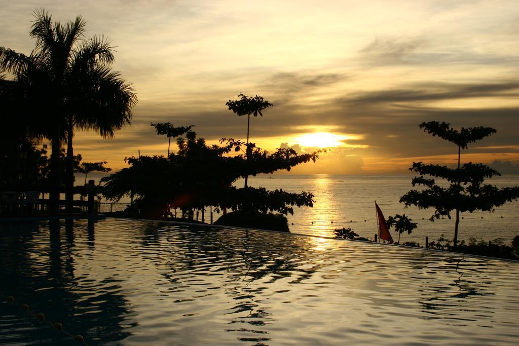 La Mirada Residence , Large 1 Bedroom Condo, Beaches , 3 Pools, Ocean Views, Fast Wifi, Netflix, Breakfast Included Lapu-Lapu City Eksteriør bilde