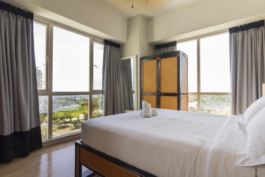 La Mirada Residence , Large 1 Bedroom Condo, Beaches , 3 Pools, Ocean Views, Fast Wifi, Netflix, Breakfast Included Lapu-Lapu City Eksteriør bilde